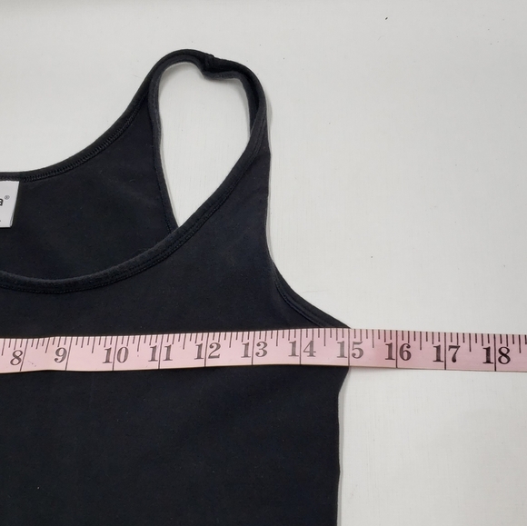 Tna Aritzia Black Women's Basic Cropped Tank Top Size Large Casual Athleisure - Picture 9 of 11